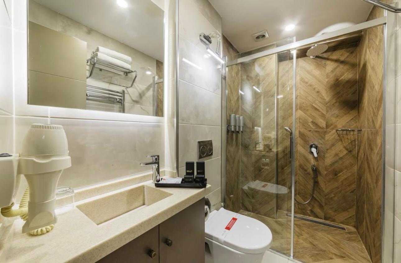 Hotel Real Life